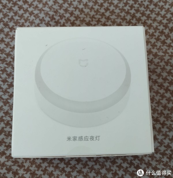 正面是夜灯的图片和“米家感应夜灯”