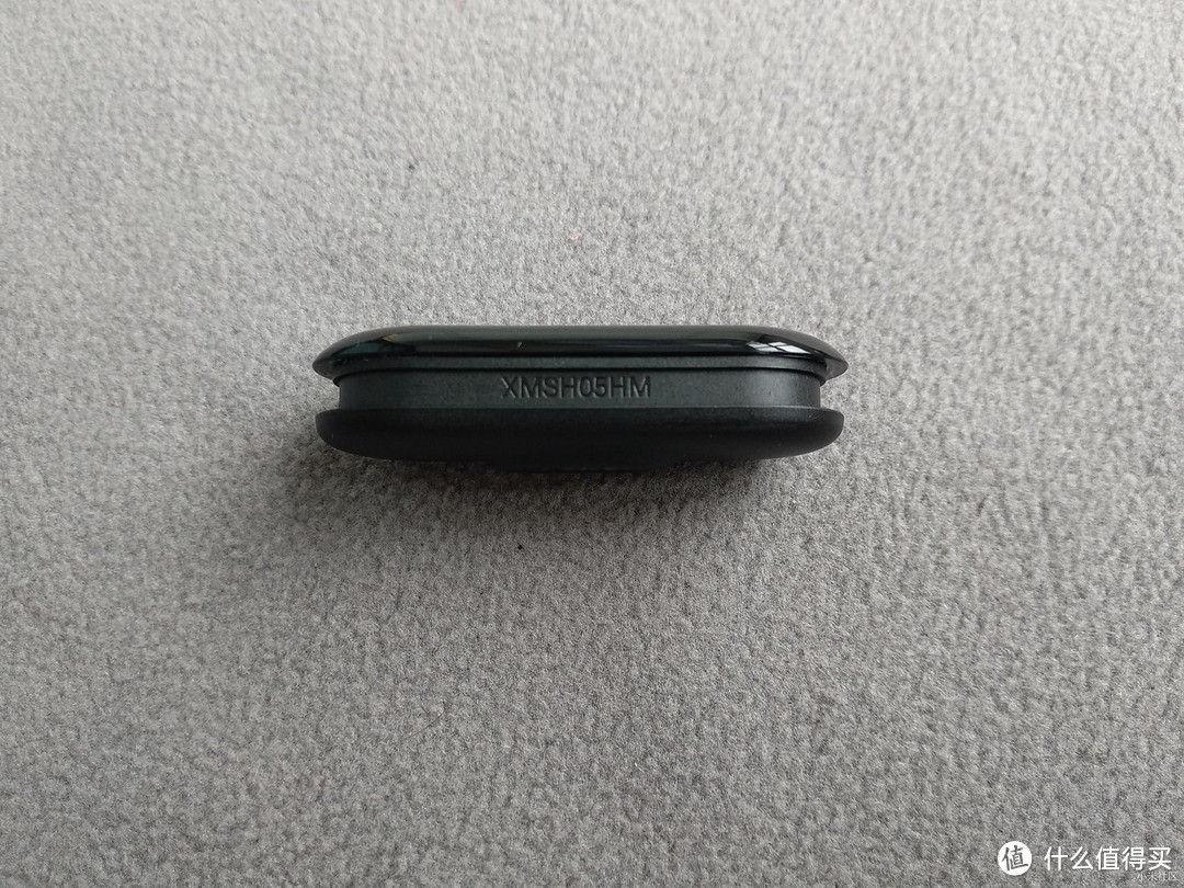 小米手环3,圆润得像个艺术品