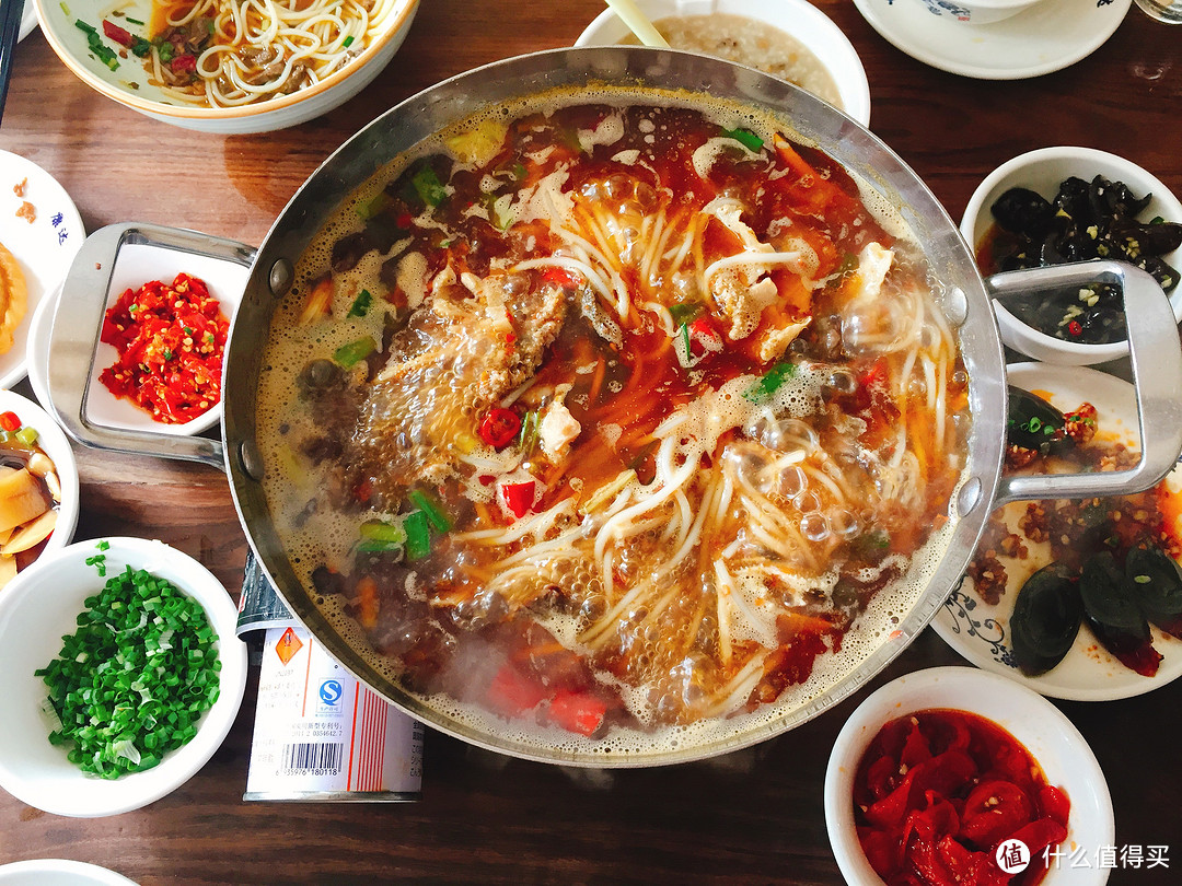 米粉火锅,对于我这个外地人来讲自然是新奇!