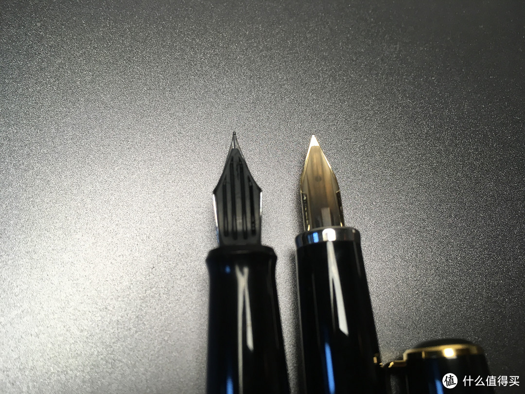 透明笔舌(左边是百乐88g)