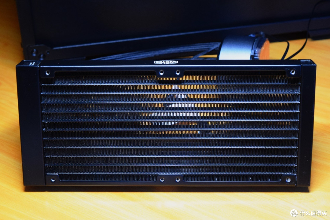 带ARGB灯光、支持神光同步的酷冷至尊CoolerMaster海魔240G水冷散热器开箱