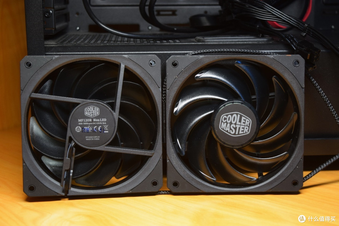 带ARGB灯光、支持神光同步的酷冷至尊CoolerMaster海魔240G水冷散热器开箱