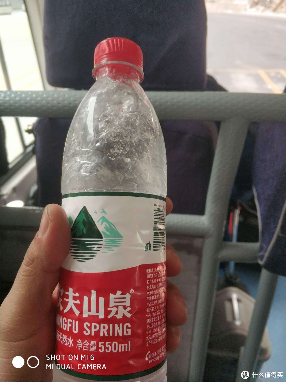 背包里的水都结冰了