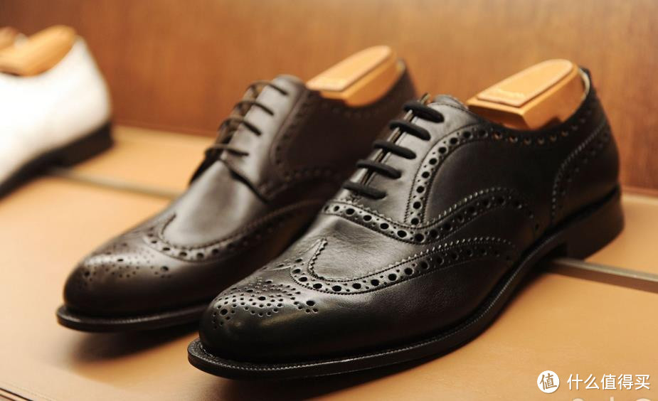 如何让普通直男看起来像上流绅士一样有味道？选好鞋打扮你的脚！