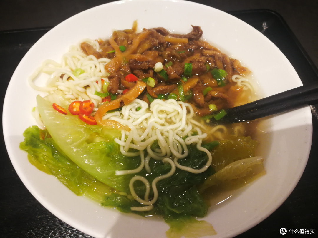 休息室吃个面