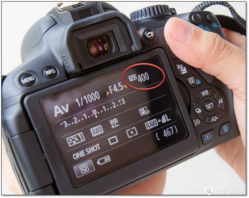 ISO 意为感光度，手机和相机都有这个数值