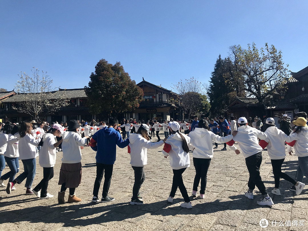 丽江师范学院的活动志愿者们