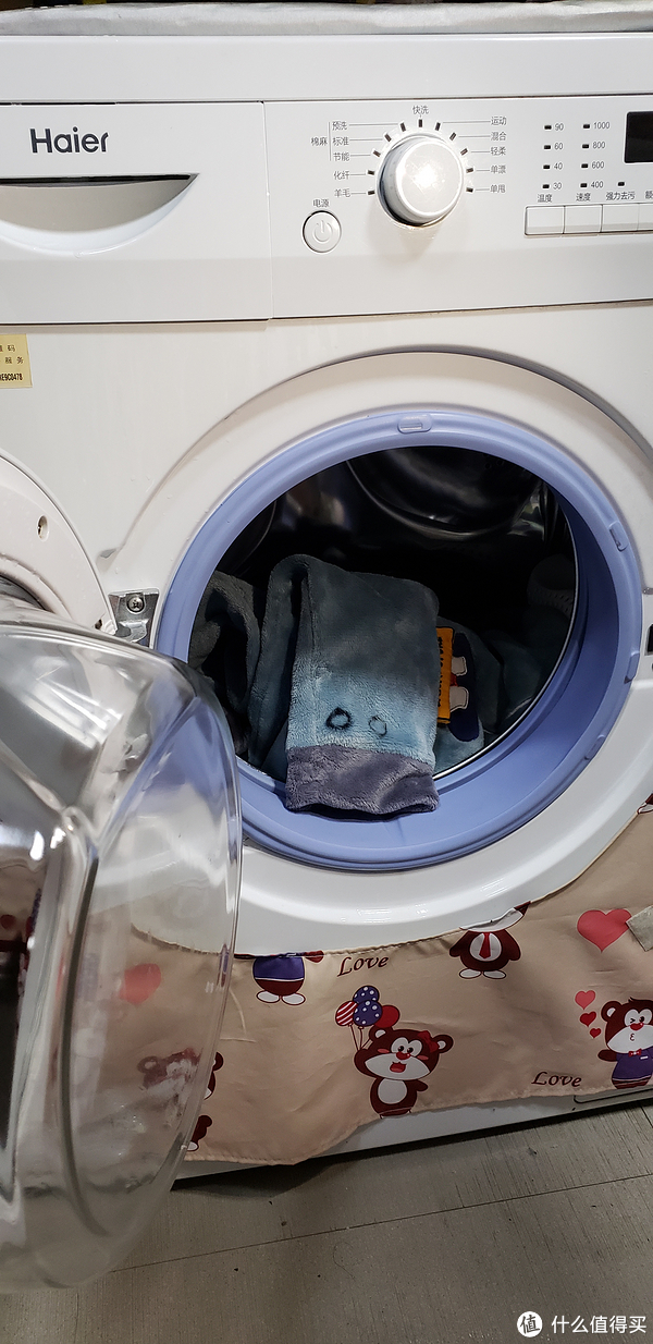 睡衣放进旧的海尔洗衣机