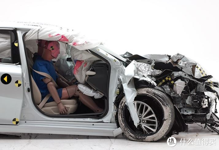 The dummy's position in relation to the door frame and dashboard after the crash test indicates that the passenger’s survival space was maintained very well