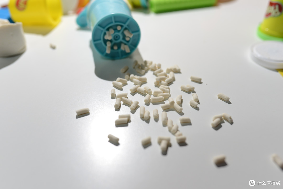 宣传那个手柄 就制作出这么这么多的彩泥豆了 特别像麦乳精