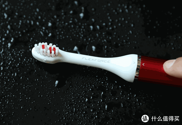 这个牙刷每束刷毛都可以转转，360度清洁无死角