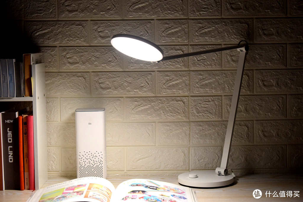 小米米家新品，能用小爱&Siri控制的米家台灯Pro，125cm区域照明仅349元