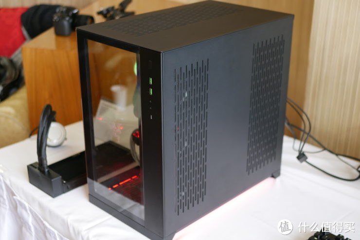CES 2019:LIANLI 联力 展示多款新型号机箱&风扇