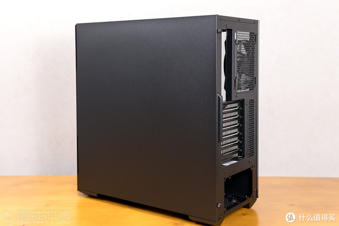 外观漂亮、内部风道设计合理——酷冷至尊 MB520 台式电脑中塔机箱