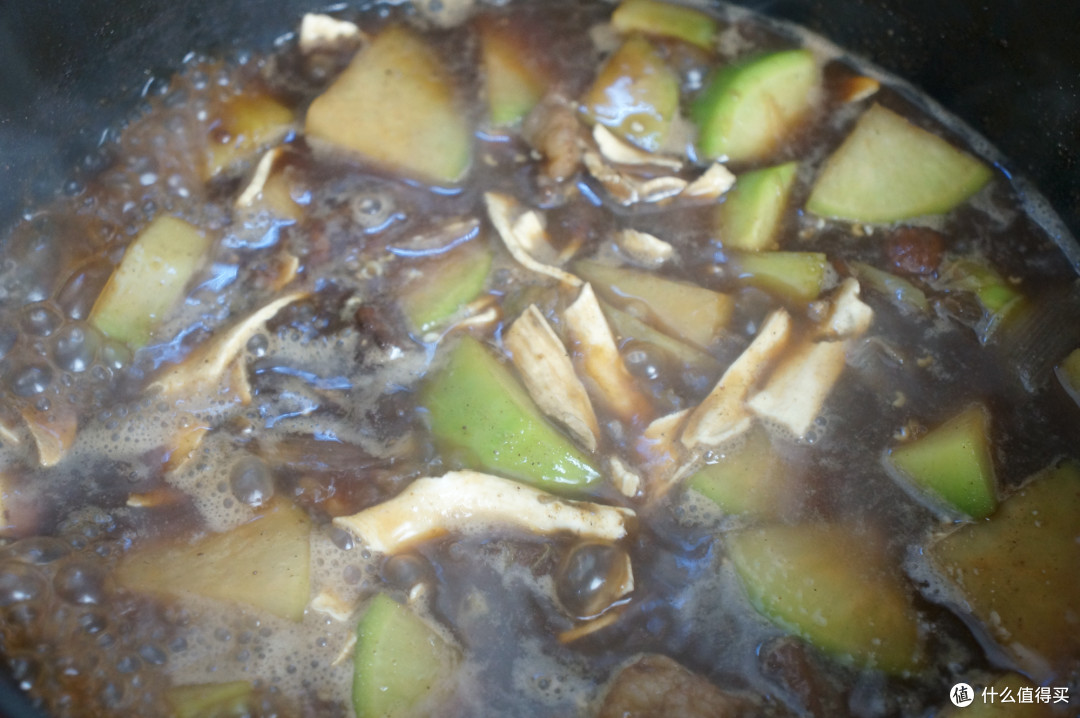 不管冬天还是夏天，牛肉我喜欢这么吃：只用五种传统香料，多一味都不行的五香萝卜炖牛肉
