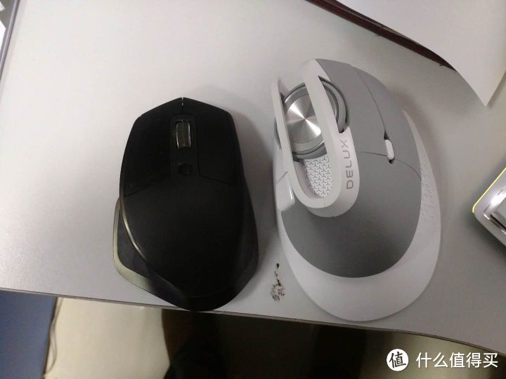 该吹就吹，该黑就黑  评测多彩Delux M618X人体工程学垂直鼠标