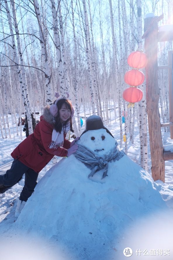 收费当然得有点收费的样子，堆了一个很大的雪人，供各位没见过的迷妹们拍照