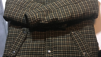 紫标 Harris Tweed 羽绒服外观展示(花纹|标识|帽口|口袋|领子)