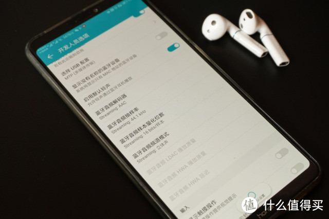 用AirPods的妹子亲测荣耀FlyPods后，就向朋友安利了这款无线耳机
