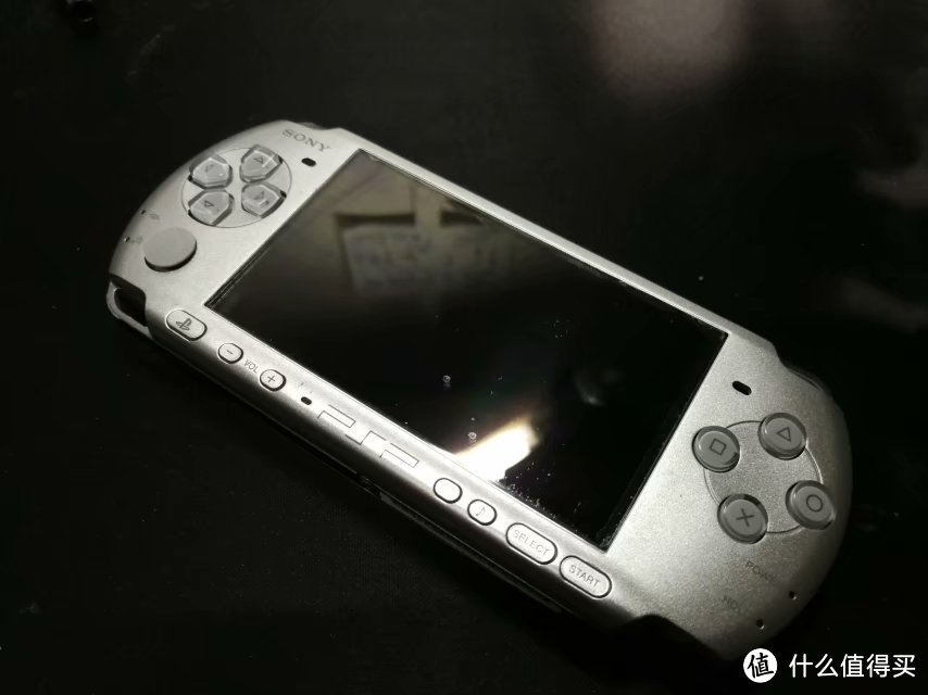 可随身携带的经典怀旧掌机——SONY PSP3000