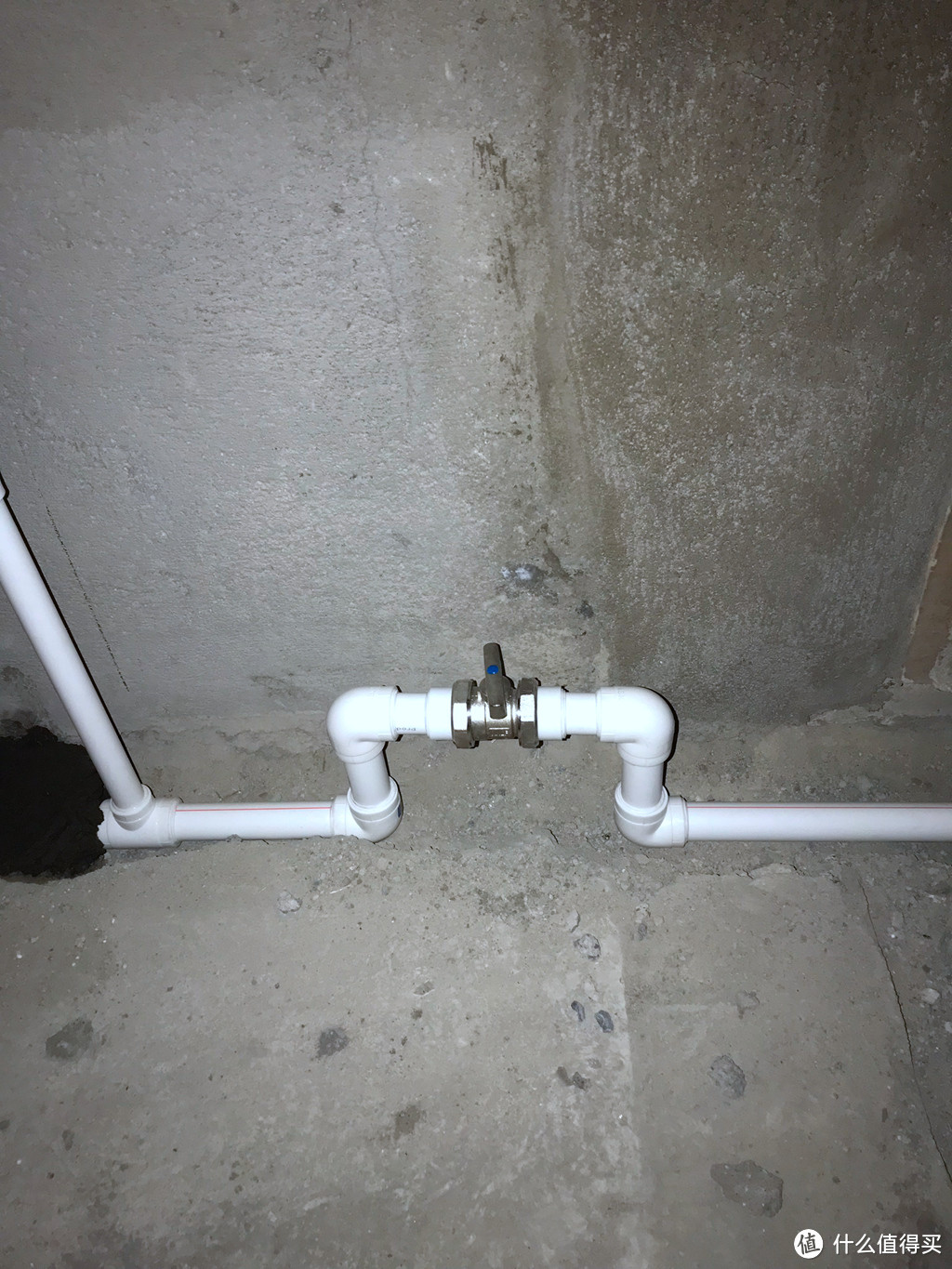 暖气管换成成1寸管，加大循环水量。进水阀留在玄关柜的位置里。