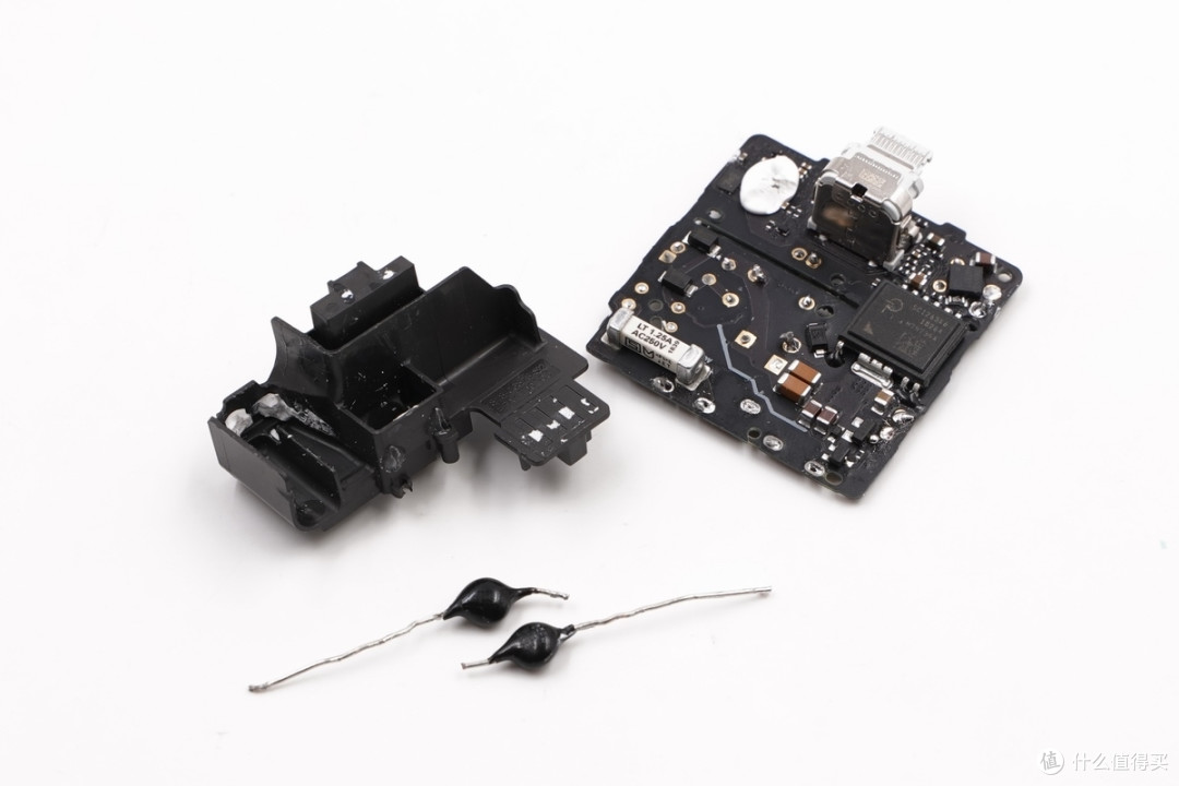 苹果18W USB PD充电器A1695拆解报告