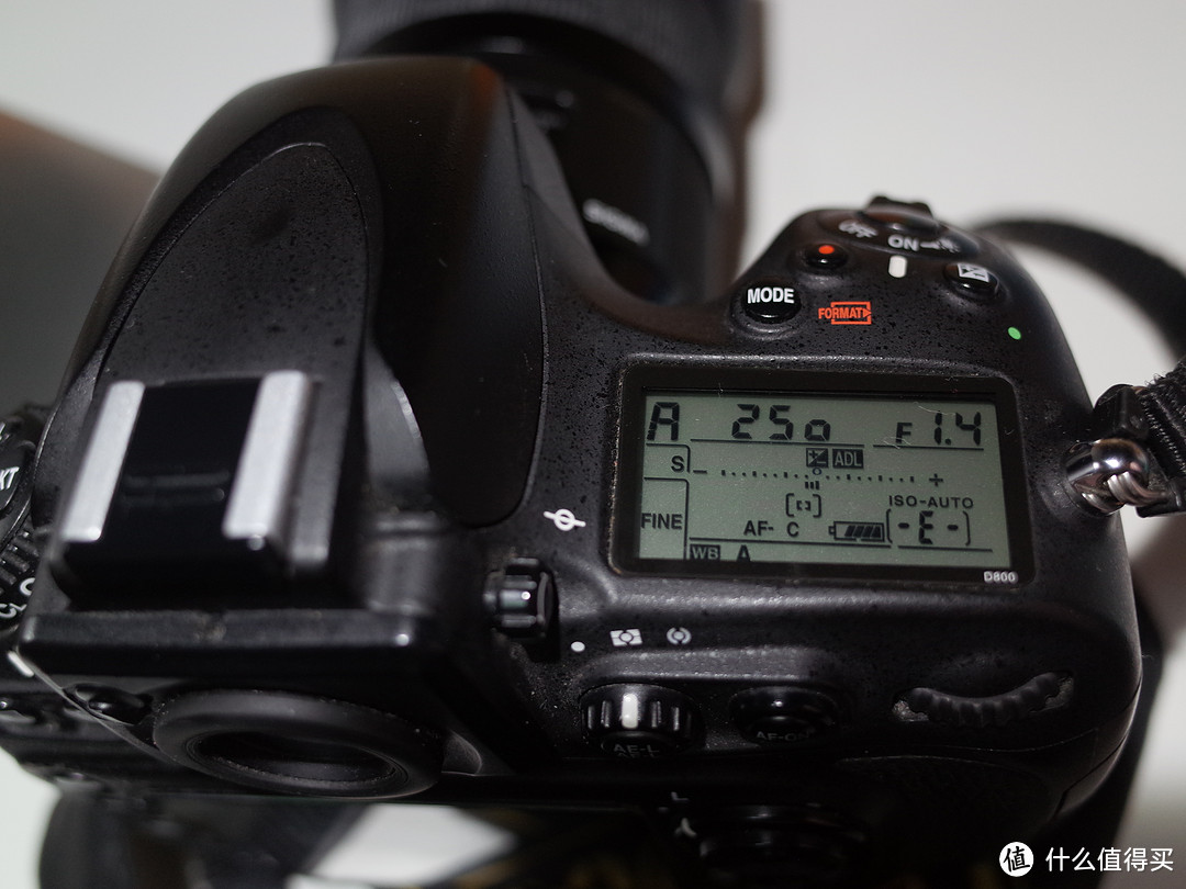 肩屏.这个电池衰减的不是很严重,目前还是很坚挺的,续航也不错.