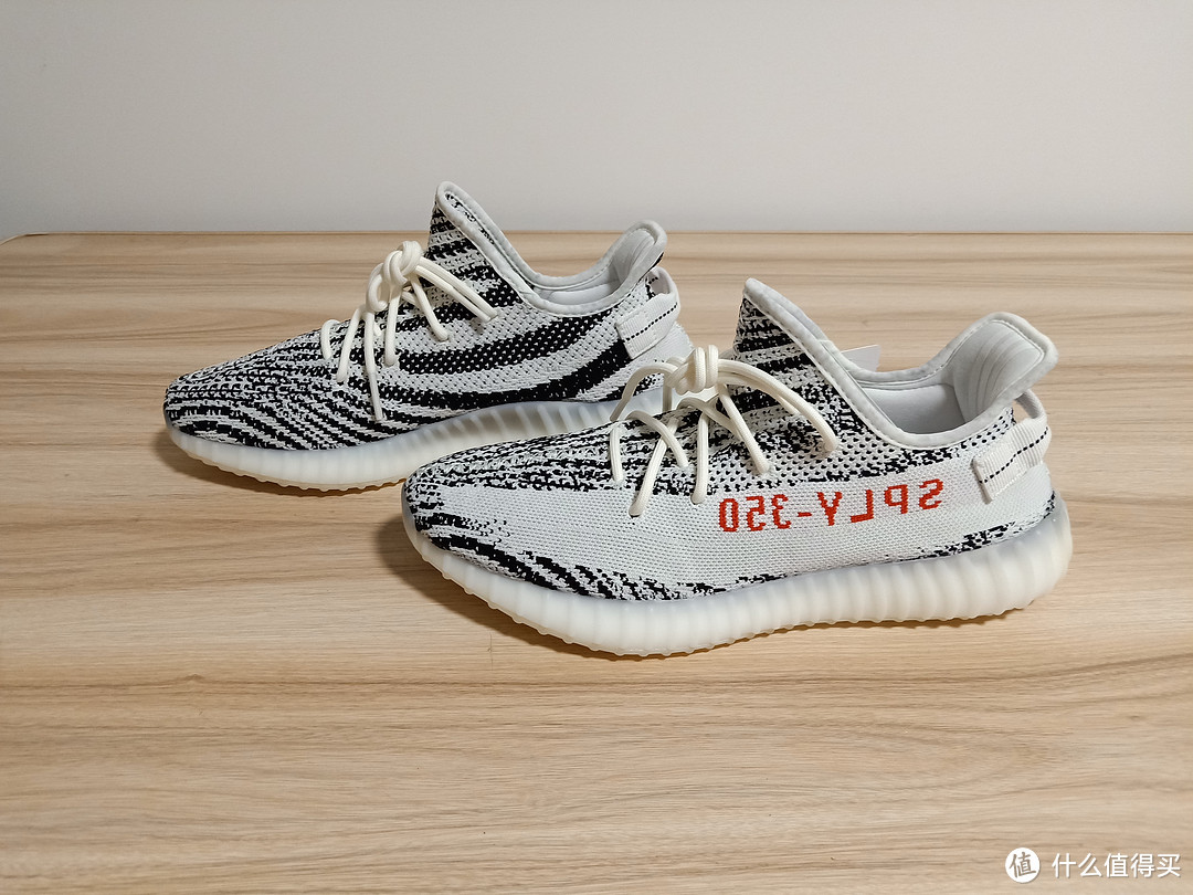 SupBro鞋盒与YEEZY 350V2 白斑马