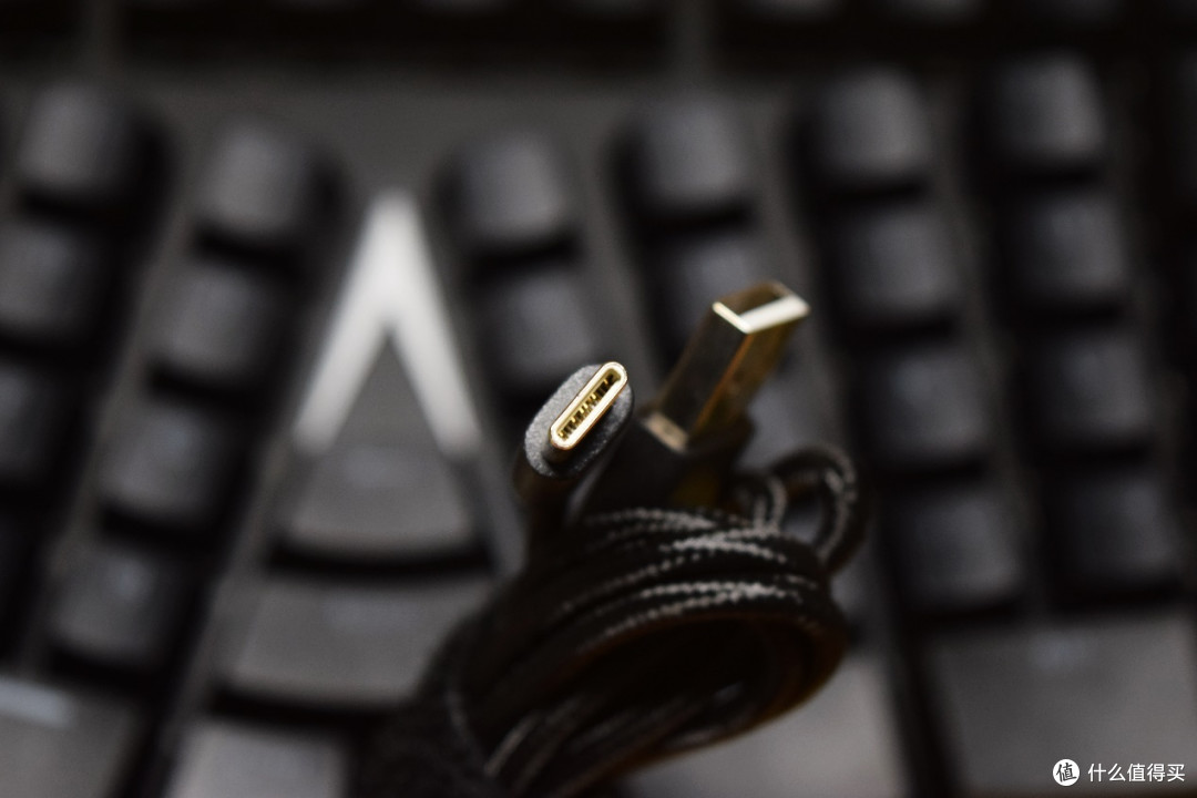 键盘界的另类, 键位新布局、RGB灯光可调的X-BOWS机械键盘(GATERON 红轴)