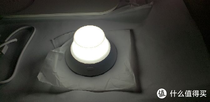 Yeelight无线充电夜灯简单开箱