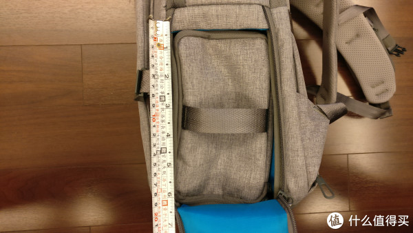 拉开侧拉门就露出内胆包了