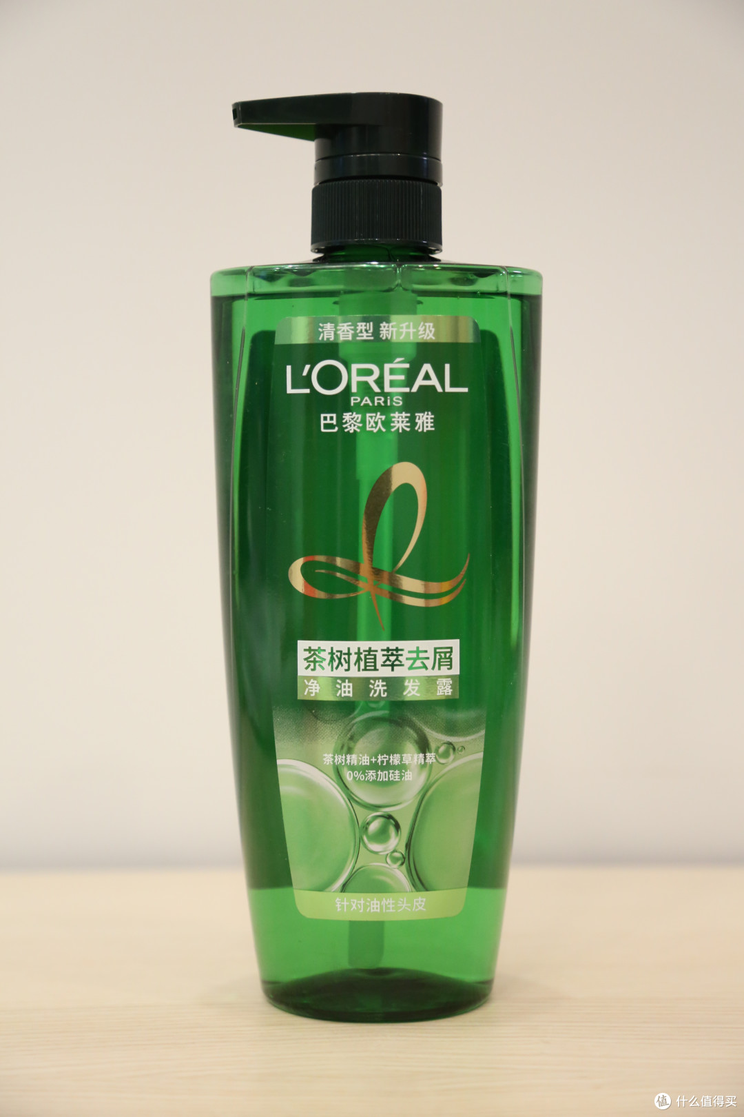 从头发蓬松与防止出油能力来看，评测几款价格适中，无硅油洗发水