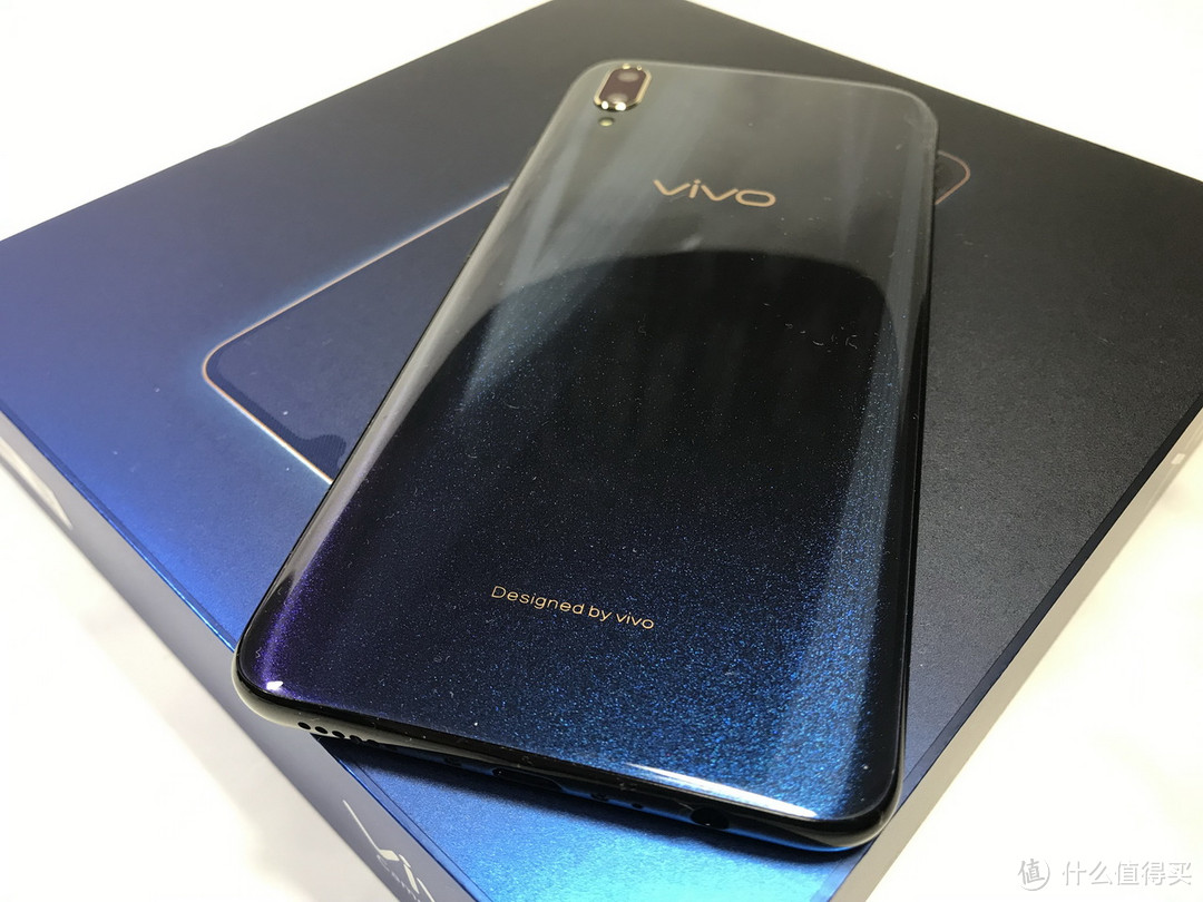 蓝厂手机溢价高怎么办？一千元搞定Super AMOLED+屏下指纹的vivo X21s 6+128G版