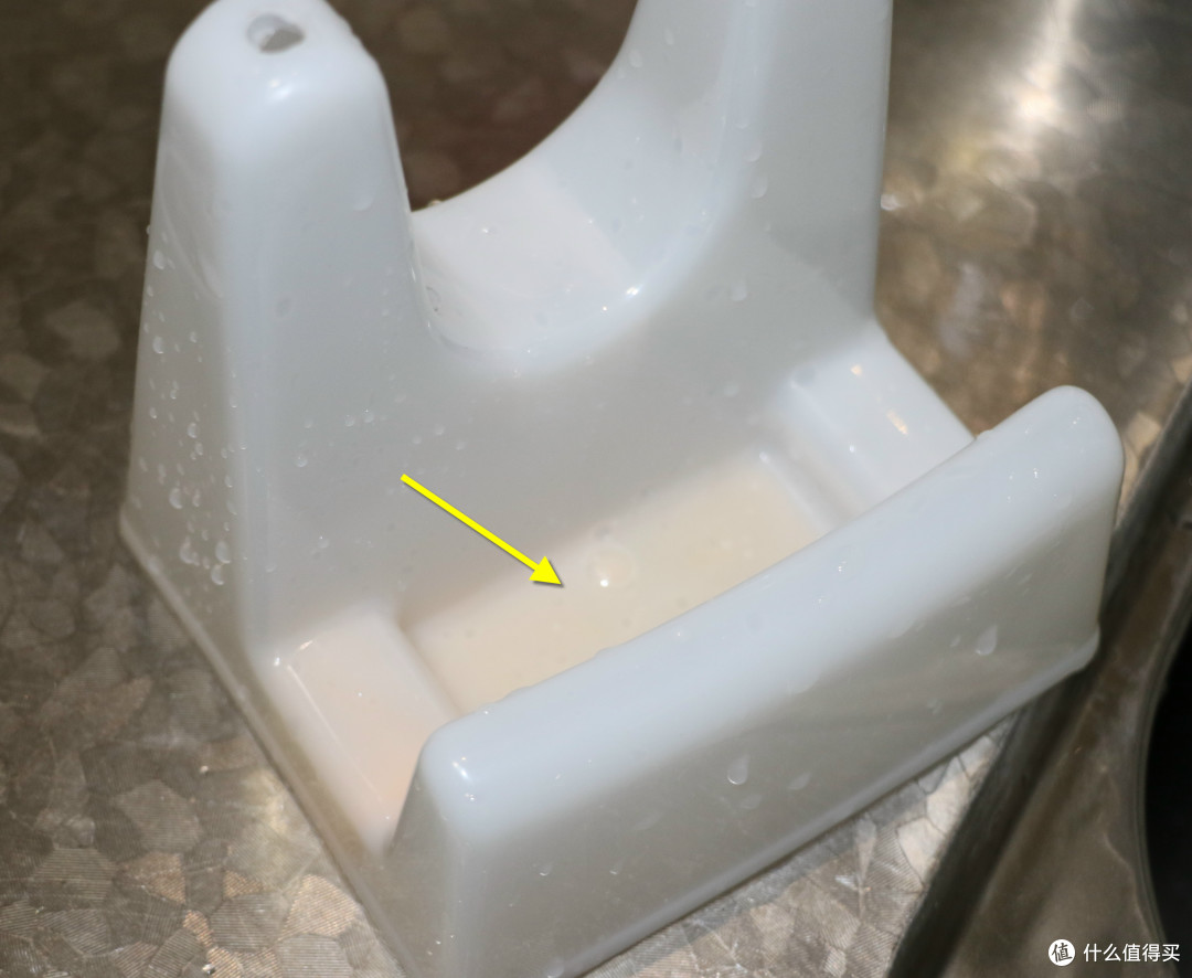 这个凹陷接水处,需要多擦洗几个来回