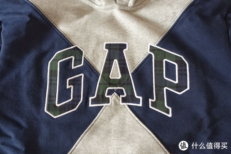 集结地表酷设计—GQ X GAP卫衣