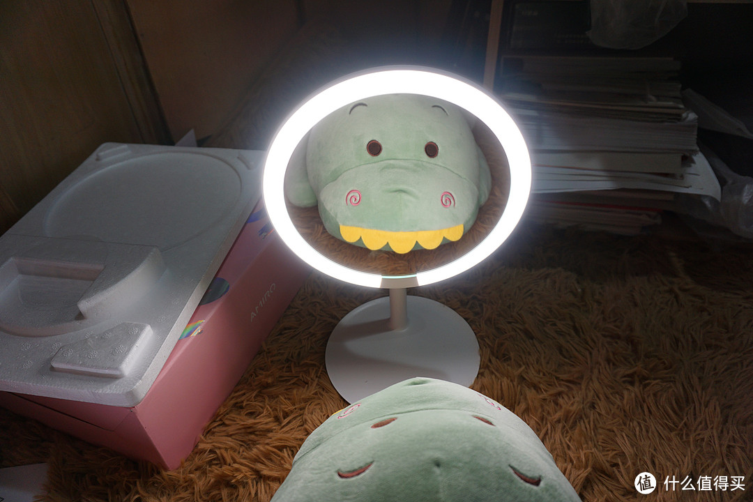 带镜子功能的补光灯——AMIRO MINI日光化妆镜