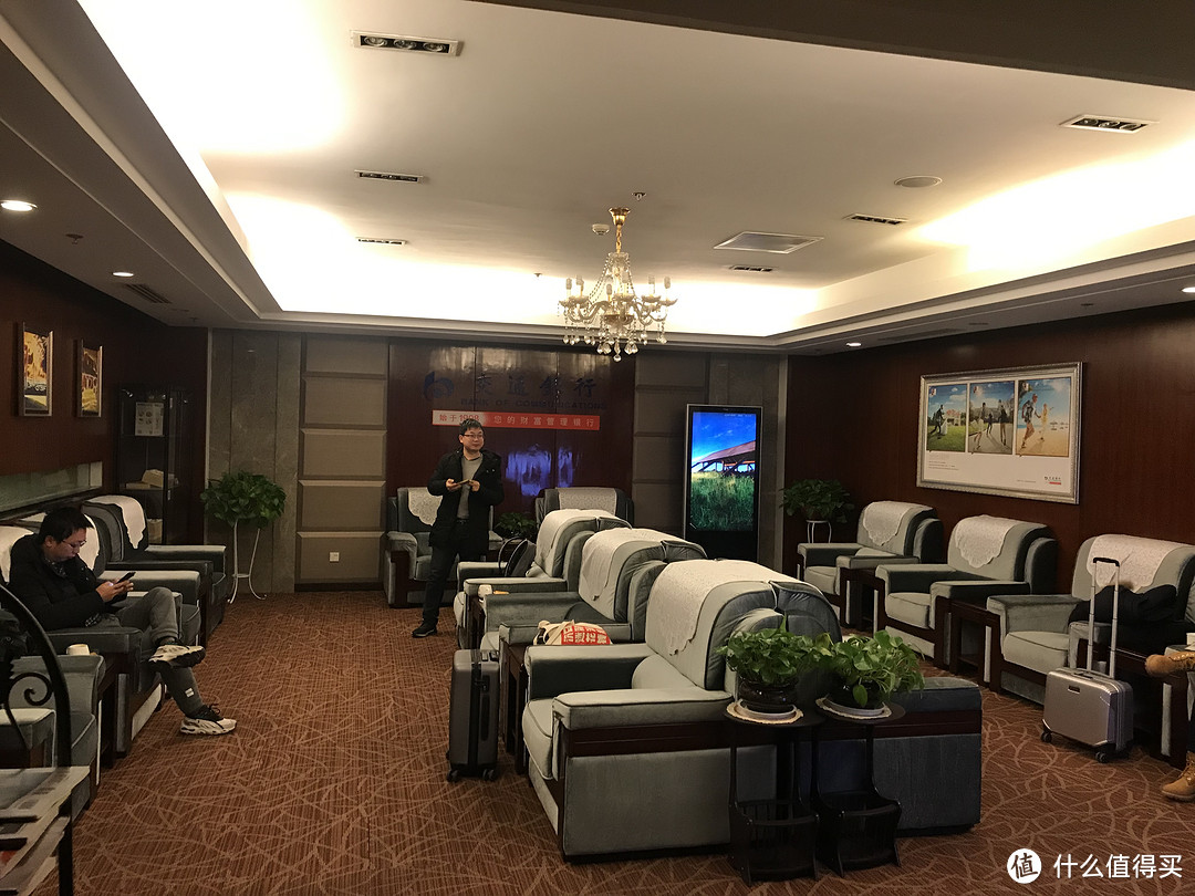 虽然头等舱待遇秒杀屌丝三白,但是云闪付1元CIP还是个好东西