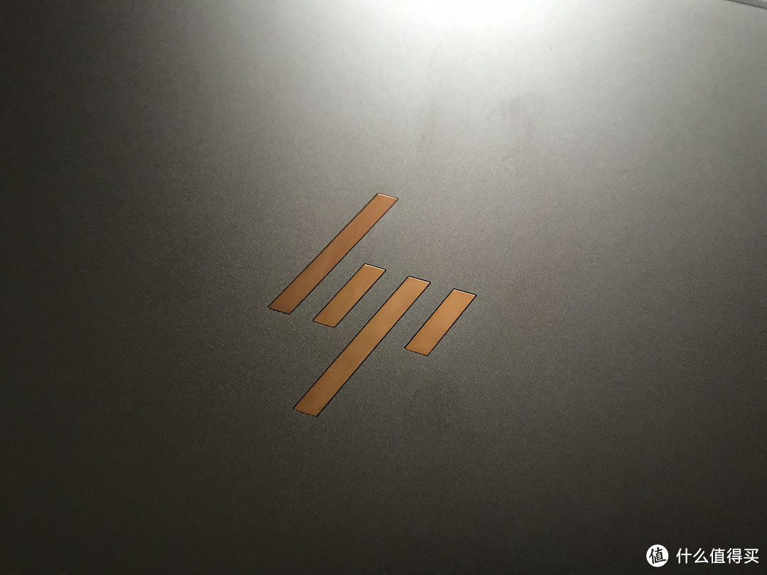 更换设计后的HP LOGO，显得更时尚有档次