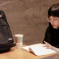 梦寐以求的随身充电包?——tomtoc A60 都市休闲双肩电脑包 评测
