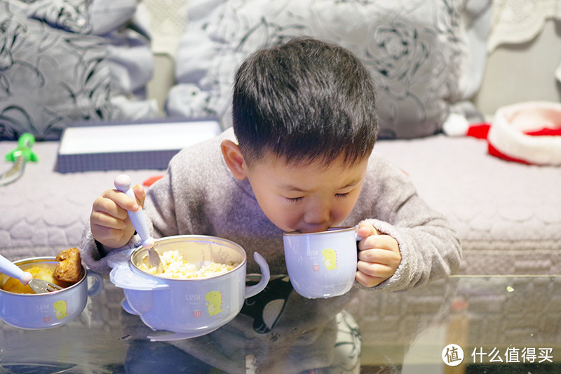 开心鸭儿童保温餐具，真的是冷暖可调