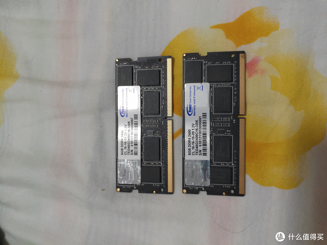 今天刚收到的两条十铨DDR4 2400 8G内存