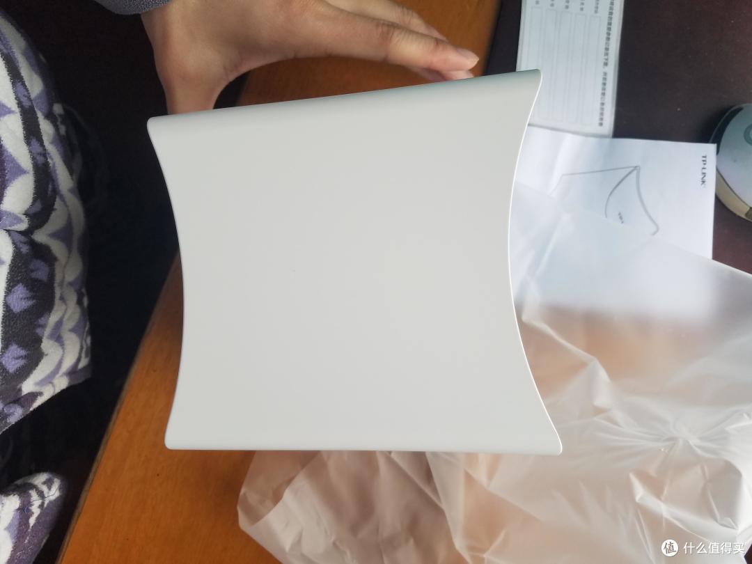 侧面是极简单的白色
