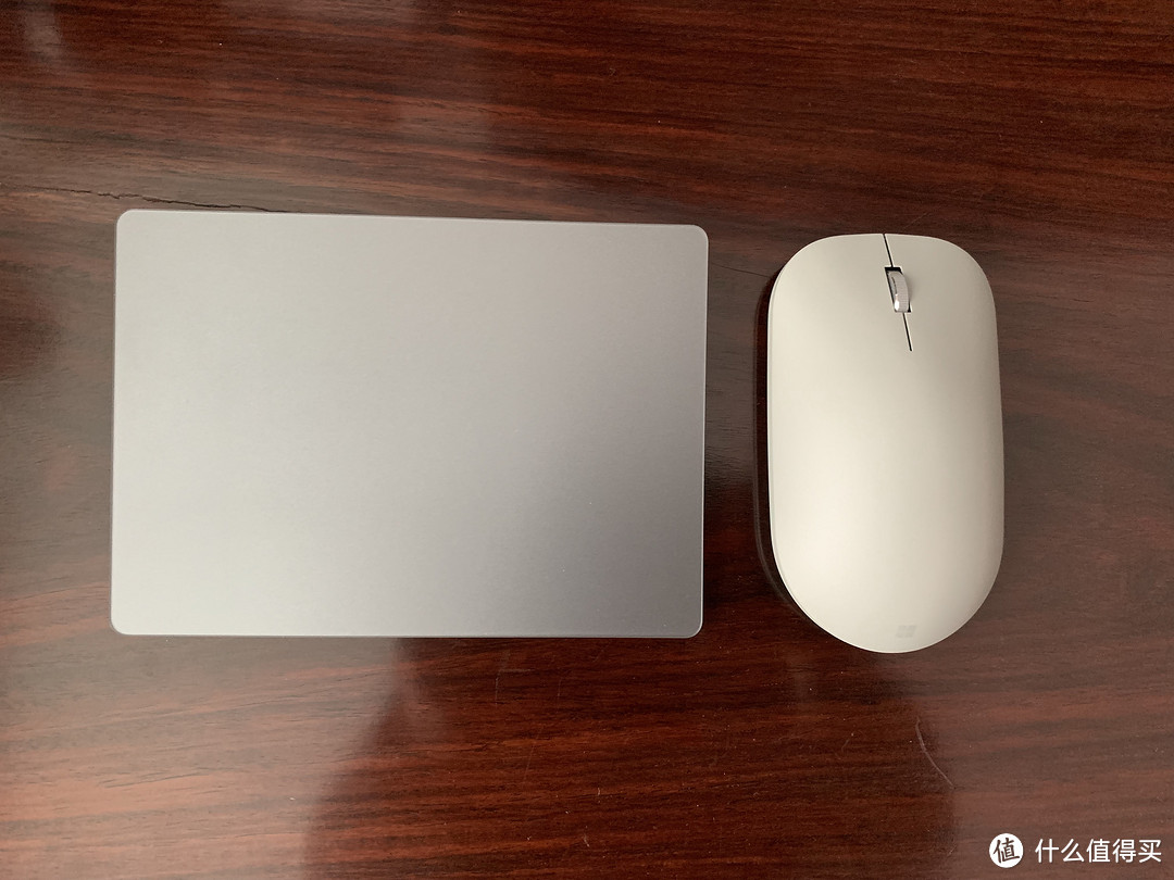 触控板和微软modern mouse。