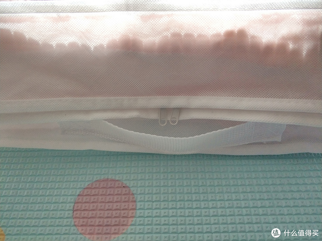 菠萝斑马枕头PK传统的乳胶枕