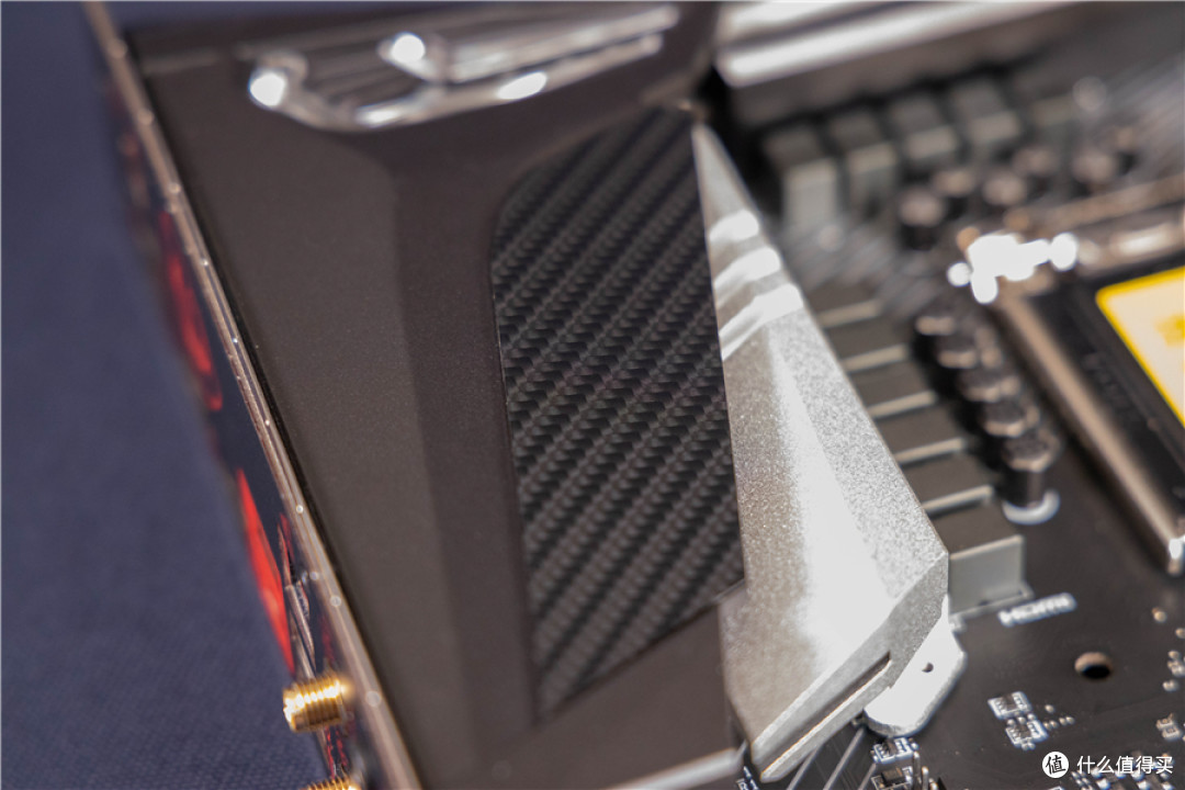 电竞玩家的自动挡超跑 微星MPG Z390 GAMING PRO CARBON AC主板简评