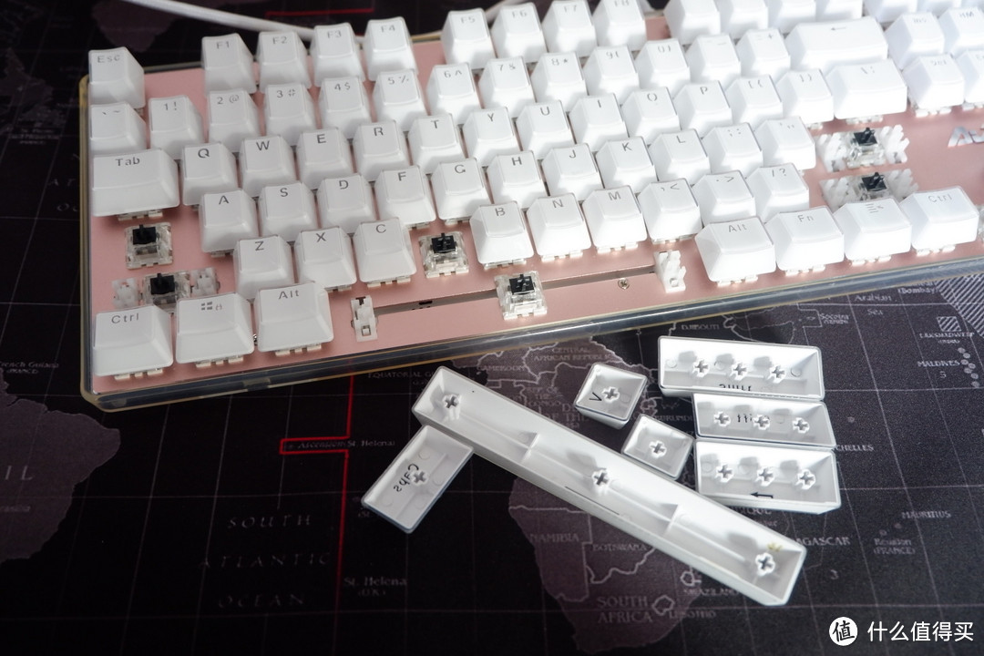 粉红朋克，最为致命——黑爵朋克晶彩机械键盘开箱测评