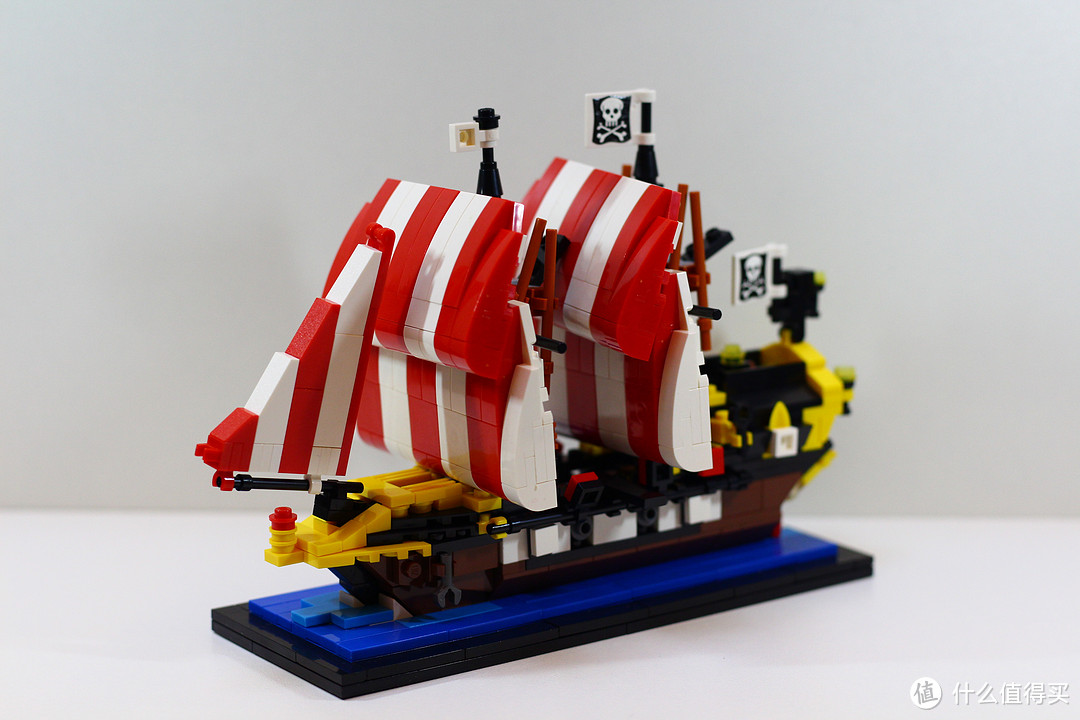 一款小帆船，风帆可以动，但是幅度不能太大
