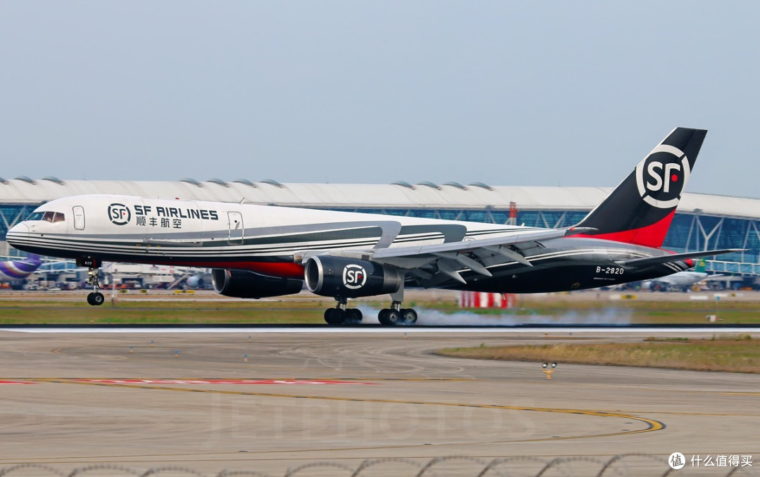 顺丰小哥b-2820第五家是厦门航空的b-2819,1992年飞到2008年退役,之后