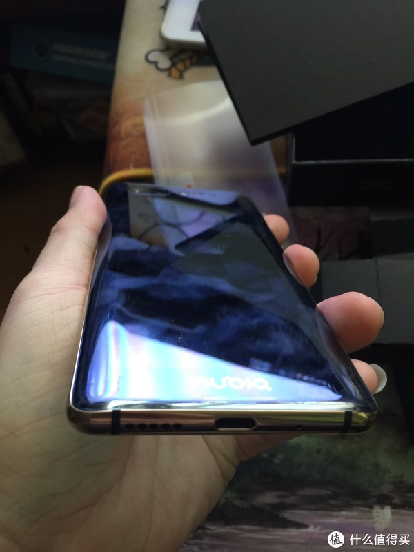 看了下外观基本没啥毛病就算了，反正保修看发票