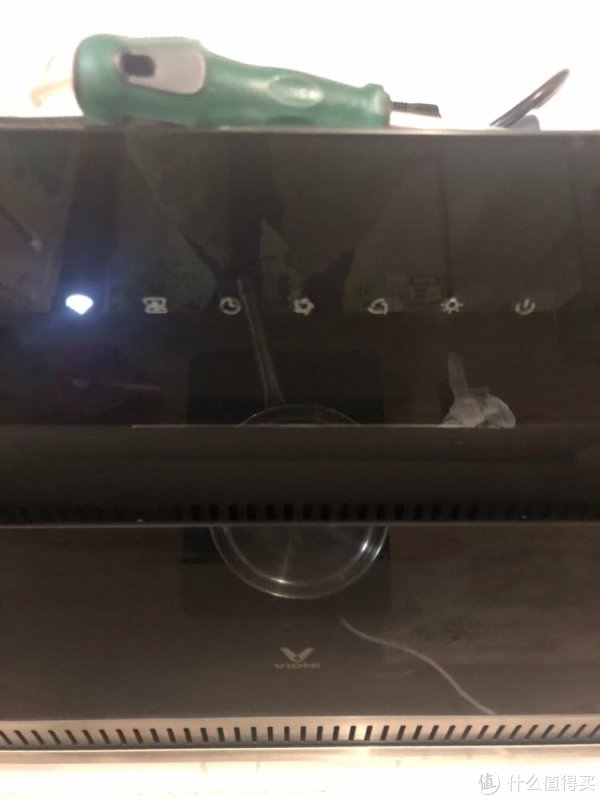 可以延时关闭 时间可调。可以远程智能控制 里面有个大风 必须按开关 然后才能按大风不能直接按大风 设计有点蛋疼。希望后期软件可以改进。改成大风记忆也行啊